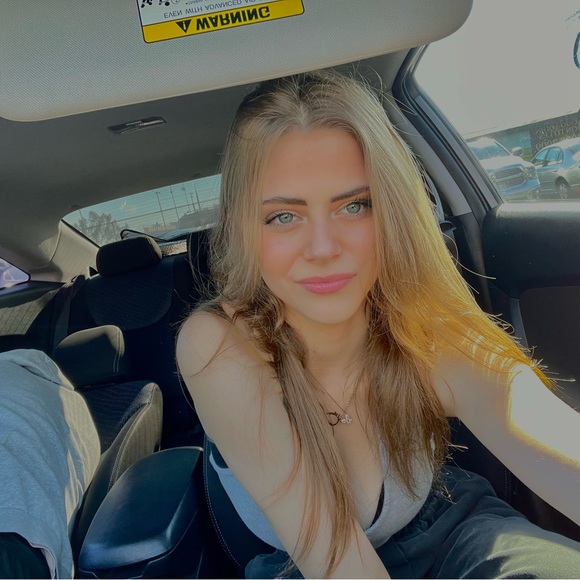 hannah_bare